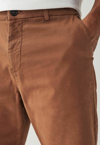 Next STRAIGHT FIT STRETCH CHINO - Kratke hlače - terracotta