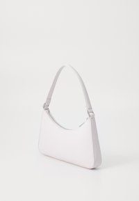 Hobo-style bag in light pink leather, featuring a curved silhouette, top zipper closure, and a single adjustable shoulder strap.