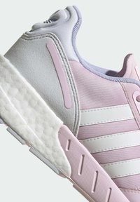 adidas Originals Treniņu apavi - pink