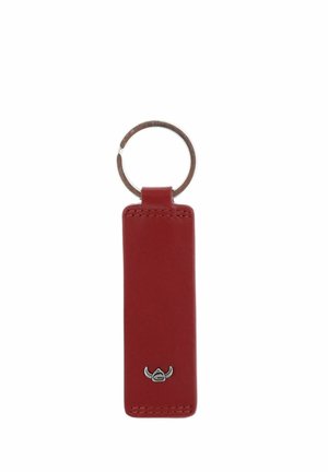 Porte-clés rectangulaire en cuir rouge avec anneau métallique argenté et petit logo métallique en bas au centre.