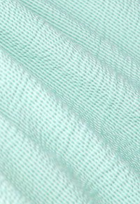 Tissu textile de couleur vert menthe clair, présentant un motif rayé subtil, une texture lisse et un léger brillant.