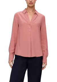 Langärmlige, hellrosa Bluse mit kragenfreiem Hals, Knopfschluss und glatter Textur. Verfügt über einen leicht abgerundeten Saum und taillierte Manschetten.