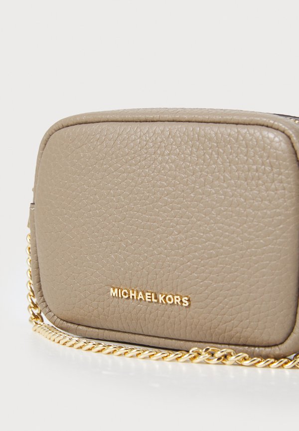 BRYANT CHAIN CHARM - Wallet - birch2