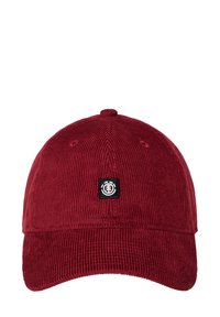 Punainen corduroy-baseball-lippalakki, jossa on pyöreä kruunu, kaareva lippa ja musta logopatchi edessä. Sivuille on lisätty tuuletusaukot.