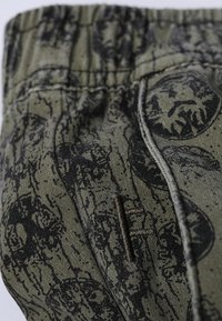 Former Nadrágok - sage