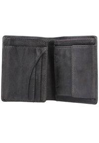 Zwart leren portemonnee met meerdere kaartsleuven en een open ontwerp, met een zachte textuur en zichtbare stiksels. Het interieur is donker en glad.