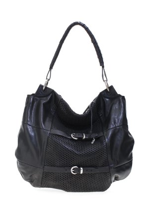 Schwarze Lederhandtasche mit vorderer Netzblende, zwei horizontalen, geschnürten Riemen und gepolstertem Griff.