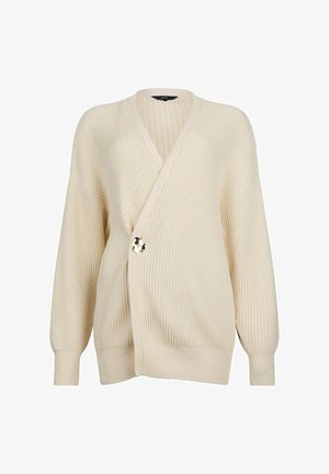 Cardigan en maille côtelée crème avec manches longues, col en V, coupe décontractée, et une fermeture à un grand bouton marbré sur le devant.
