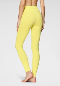 LASCANA Leggings - gelb