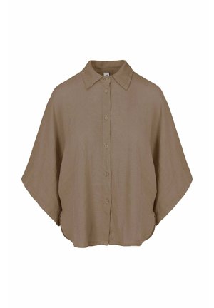 Luźna, beżowa koszula na krótki rękaw zapinana na guziki, z klasycznym kołnierzem i zaokrąglonym dołem, wykonana z lekkiego materiału.
