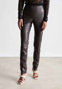 Vegane Christa Legging Hosen Schwarz
