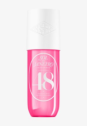 Flacon vaporisateur rose de forme arrondie, avec un capuchon blanc portant un logo en relief et une étiquette transparente affichant "SOL DE JANEIRO" et "CHEIROSA 48."