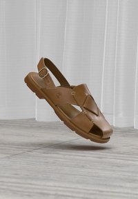 Nevybráno, medium brown