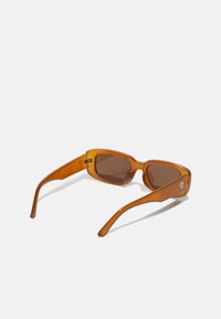 CHPO NICOLE UNISEX - Sončna očala - mustard/brown