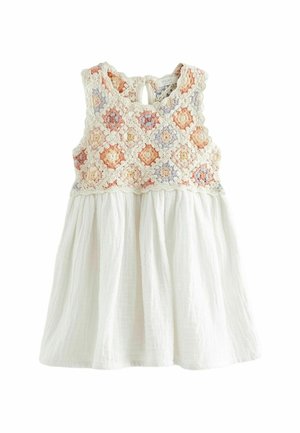 Sukienka bez rękawów dla niemowlęcia z dzianinowym pastelowym bodicem z kwiatowym wzorem i zwiewną białą bawełnianą spódnicą, z wbudowanym zapięciem na guzik z tyłu w kształcie łezki.