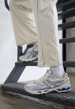 GEL-KAYANO 14 UNISEX - Matalavartiset tennarit - cream/pure silver