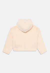 Geknipte hoodie van zacht, pluizig crèmekleurig materiaal met een capuchon en lange mouwen. Heeft een gladde textuur en subtiele stikdetails.
