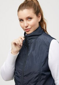 Ulla Popken COUTURES FANTAISIE COL MONTANT POCHES ZIPPÉES - Vesta - blue-grey