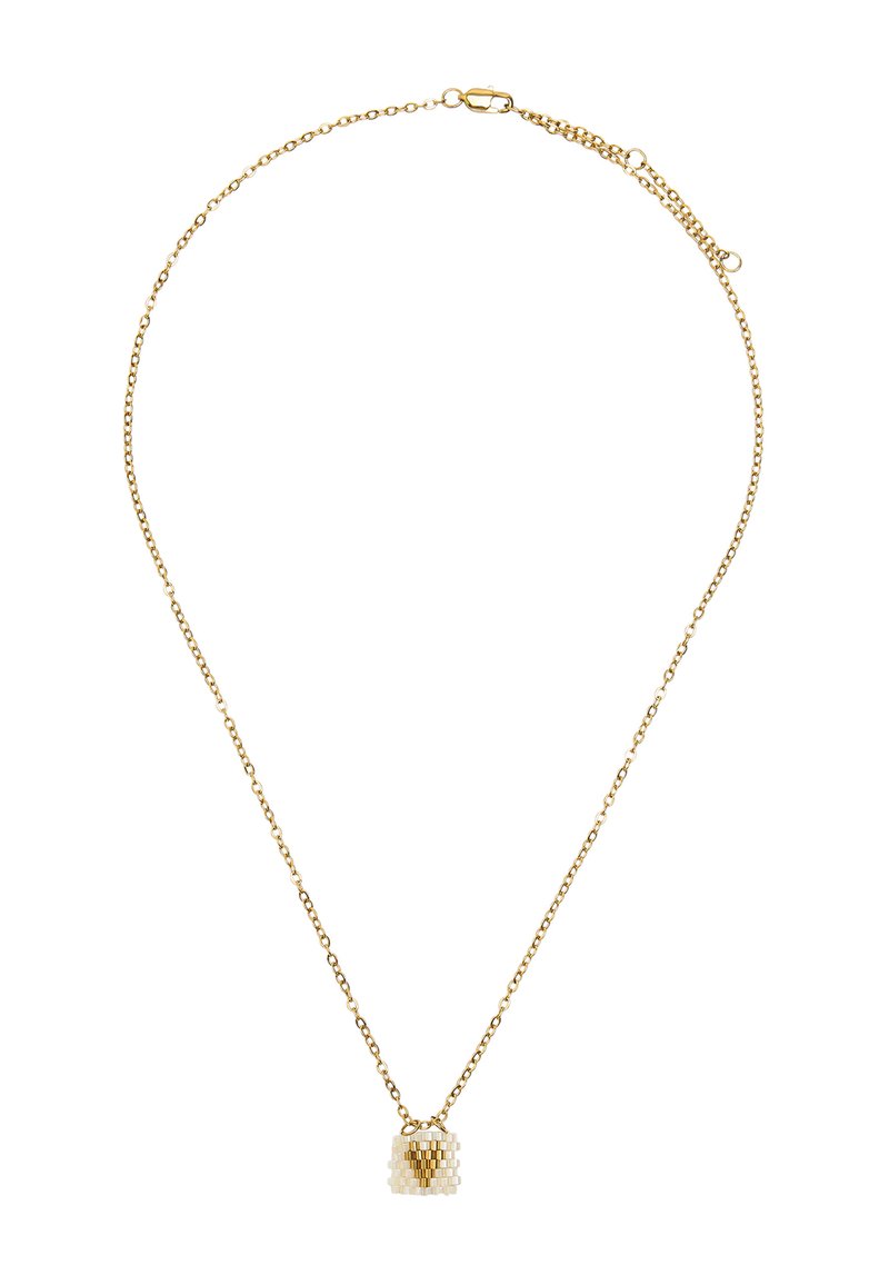 Złoty naszyjnik z łańcuchem i zawieszką w kształcie serca, ozdobioną przezroczystymi białymi koralikami oraz metalicznymi złotymi akcentami.