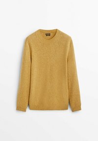 Żółty sweter dziany z okrągłym dekoltem, długimi rękawami i prążkowanym dołem. Miękka tekstura, lekka konstrukcja i jednolity kolor bez wzorów.