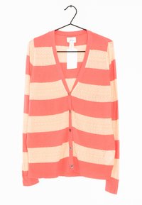 Koralli- ja beige-raita neulejakku, jossa on V-pääntie, nappikiinnitys ja teksturoitu neulekuvio. Pitkät hihat ja rento istuvuus.