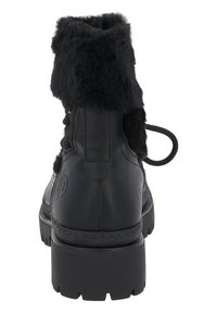 Botas de tobillo de cuero negro con un suave puño de pelo sintético negro, suela de goma resistente y una lengüeta para ponérselas fácilmente.