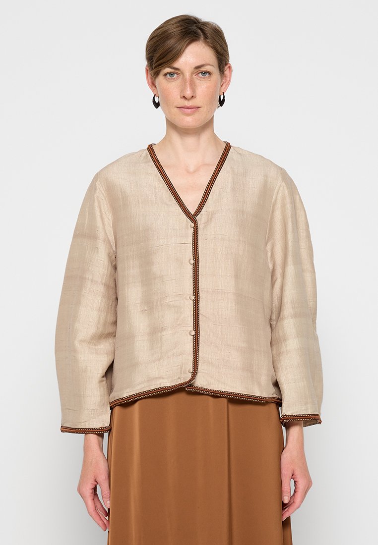 By Malene Birger Overhemdblouse zandkleur