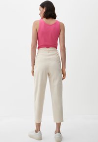 s.Oliver RELAXED À JAMBES - Broek - helles beige
