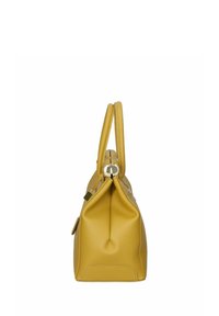 Gul läderhandväska med en strukturerad form, dubbla handtag upptill och en texturerad yta. Utrustad med silverdetaljer och ett säkert stängning.
