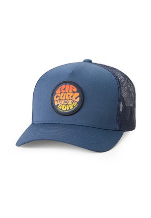 Gorra azul marino con un parche redondo que presenta texto de estilo retro en naranja y amarillo, paneles laterales de malla y visera curva.