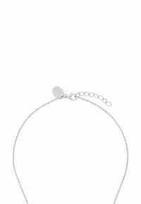 Bracciale in argento con un delicato design a catena. Presenta una catena di lunghezza regolabile e un piccolo tag ovale con testo inciso.
