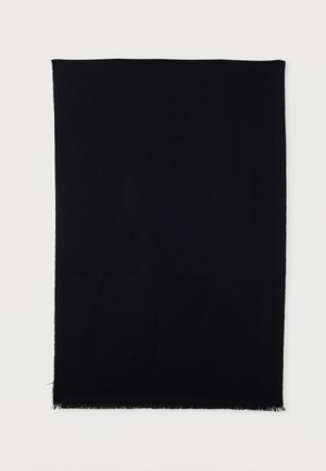 Mustast pehmest kangast valmistatud ristkülikukujuline tekk, millel on sätendavate servadega ühtlane tekstuur ja ilma mustrite või aktsentideta ühtlane värv.