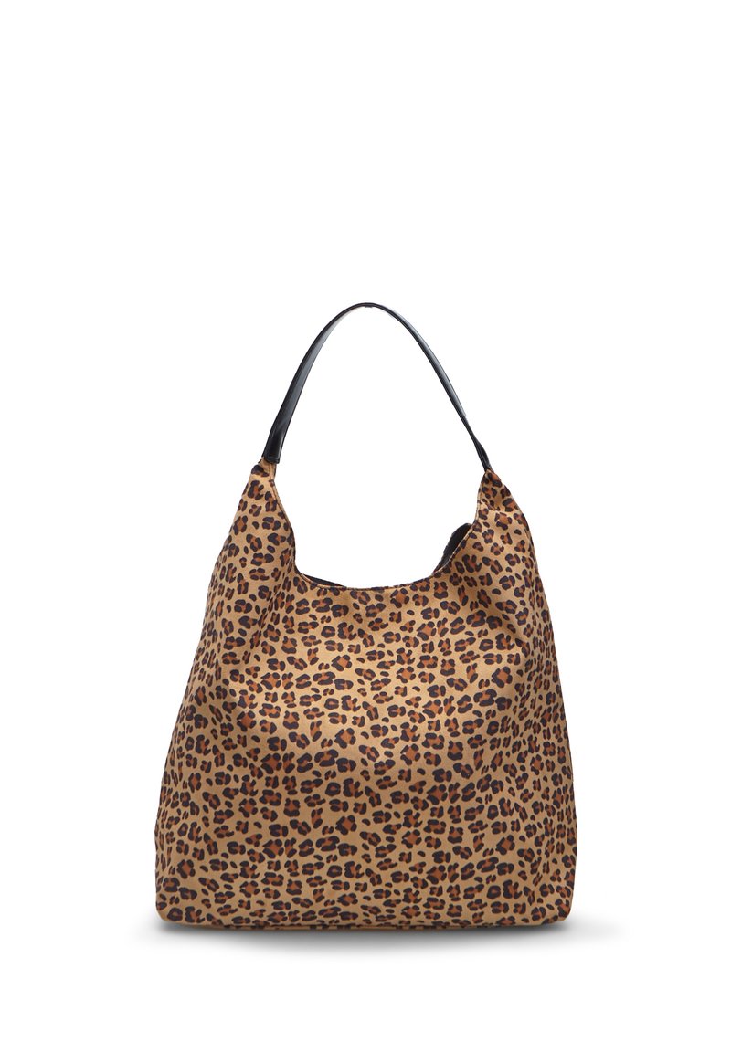 Hobo-Tasche mit Leopardenmuster, weichem Stoffkörper und schwarzem Ledertragegurt. Sie verfügt über eine breite Öffnung und eine lässige Form.