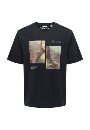 T-shirt en coton noir avec une impression graphique de la Joconde en deux segments, avec le texte « Da Vinci » au-dessus et un texte descriptif en dessous.