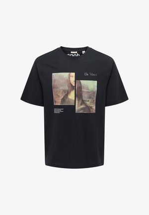 T-shirt en coton noir avec une impression graphique de la Joconde en deux segments, avec le texte « Da Vinci » au-dessus et un texte descriptif en dessous.