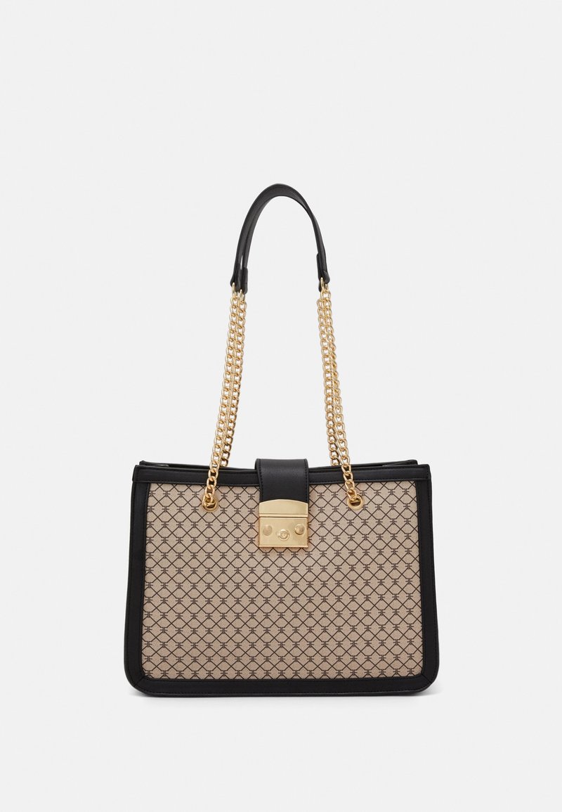 Beige kuviollinen olkalaukku mustalla nahkareunuksella, kultaketjuisilla kantohihnoilla ja kultaisella lukolla. Ominaisuuksiin kuuluu jämäkkä suorakaiteen muotoinen design.