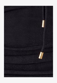 Unselected, black