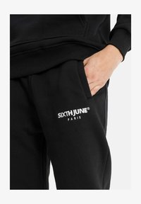 Niet geselecteerd, black