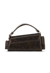 Pochette en cuir marron avec un design structuré, dotée d'une poignée supérieure, d'une fermeture éclair sur le côté et d'une surface texturée. Détails visibles dans les coutures.