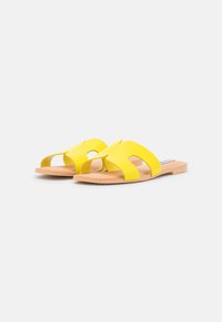 Steve Madden ZARNIA - Mulas - yellow