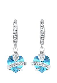 Silberohrringe mit herzförmigen blauen Kristallen, ausgestattet mit einem silbernen Band mit kleinen klaren Akzenten. Glatte Oberfläche und poliertes Design.