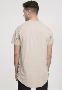 Urban Classics LACE UP LONG TEE - Tricou basic - sand