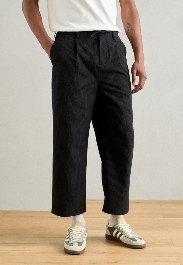 PLEATED RELAXED STRAIGHT - Trousers