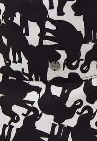 Marc Cain Hatt - black/white