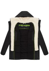Chaqueta de invierno negra con un forro interior de felpa blanca, bolsillos con cremallera y acentos en verde brillante en la etiqueta interior y las costuras.