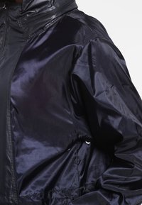 Under Armour Regnjacka - black