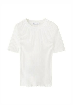 Wit geribd gebreid top met korte mouwen, ronde hals en licht gegolfde zoom- en mouwranden, plat gelegd op witte achtergrond.