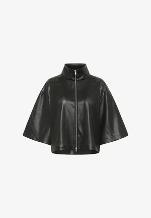 Veste en cuir synthétique perforé noir avec un col haut, des manches courtes et une fermeture éclair à l'avant. Présente une coupe ample et oversized.
