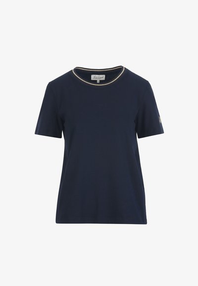 Tengerészkék rövid ujjú póló arany szegélyű kerek nyakkivágással és kis hímzett logóval a bal ujjon, kicsi méret.
