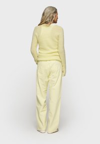 10DAYS STRAIGHT  żółty